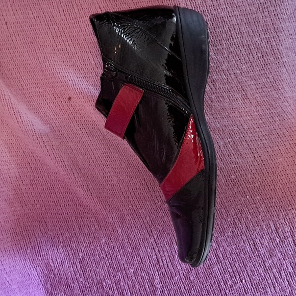 Women's  Patent Leather shoes by Geo Reino, Istabo - Picture 2 of 5